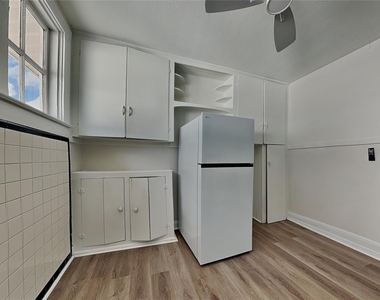2904 W Chestnut Street - Photo Thumbnail 3