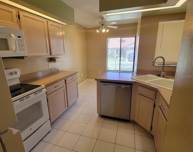 3333 Gray Fox Cove - Photo Thumbnail 4