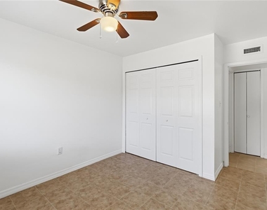 2569 N Alafaya Trail - Photo Thumbnail 13