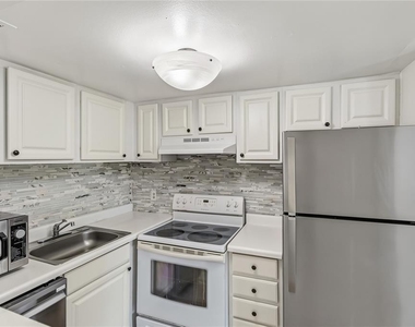 2569 N Alafaya Trail - Photo Thumbnail 8