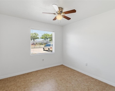 2569 N Alafaya Trail - Photo Thumbnail 12