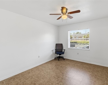 2569 N Alafaya Trail - Photo Thumbnail 14