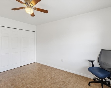 2569 N Alafaya Trail - Photo Thumbnail 15
