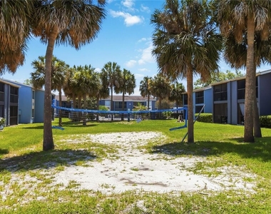 2569 N Alafaya Trail - Photo Thumbnail 24