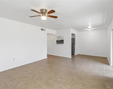 2569 N Alafaya Trail - Photo Thumbnail 5