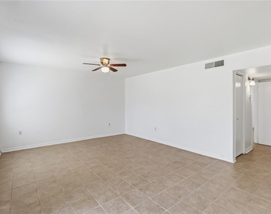 2569 N Alafaya Trail - Photo Thumbnail 4