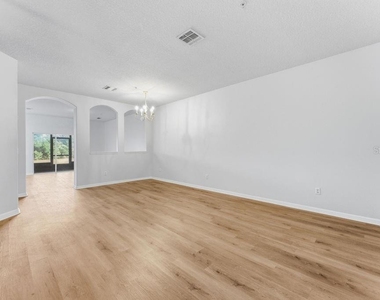 2795 Oakwater Dr - Photo Thumbnail 3