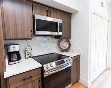 4704 Chevy Place - Photo Thumbnail 7