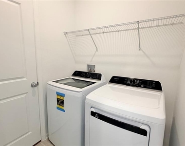 5177 Green Belt Drive - Photo Thumbnail 8