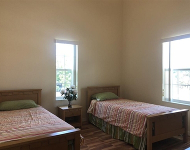 2060 Royal Vista Court - Photo Thumbnail 10