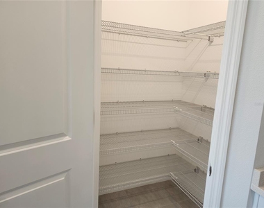 1009 Calico Pointe Circle - Photo Thumbnail 6