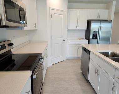 1009 Calico Pointe Circle - Photo Thumbnail 2