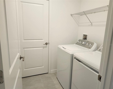 1009 Calico Pointe Circle - Photo Thumbnail 12