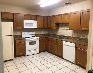 467 Newton Place - Photo Thumbnail 6