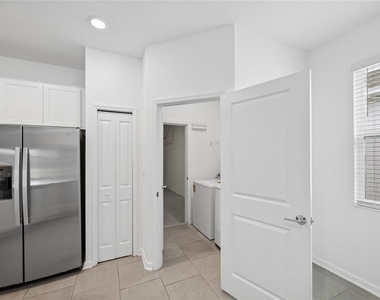 363 Loch Court - Photo Thumbnail 6