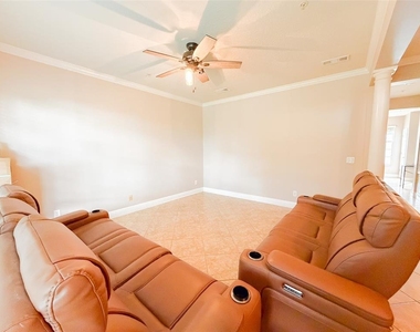 5489 Baldwin Park Street - Photo Thumbnail 4