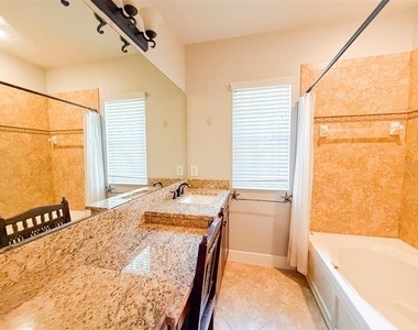 5489 Baldwin Park Street - Photo Thumbnail 18
