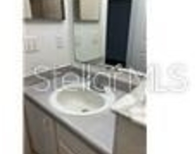 827 Camargo Way - Photo Thumbnail 10