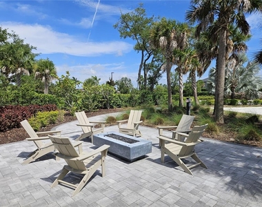 15285 Shady Palms Lane - Photo Thumbnail 5