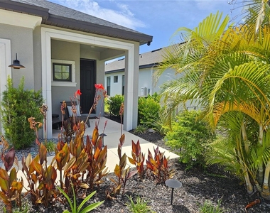 15285 Shady Palms Lane - Photo Thumbnail 7