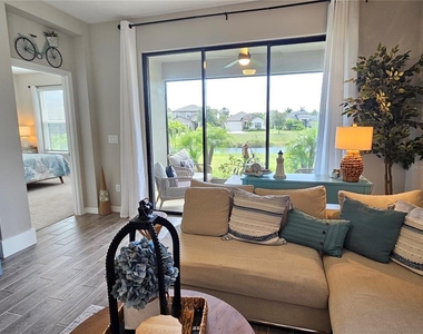15285 Shady Palms Lane - Photo Thumbnail 29