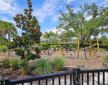 15285 Shady Palms Lane - Photo Thumbnail 4