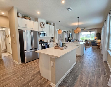 15285 Shady Palms Lane - Photo Thumbnail 11