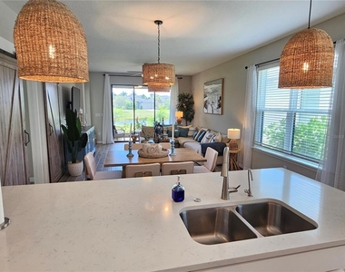 15285 Shady Palms Lane - Photo Thumbnail 19