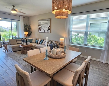 15285 Shady Palms Lane - Photo Thumbnail 23