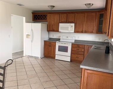 731 24th Street Sw - Photo Thumbnail 5
