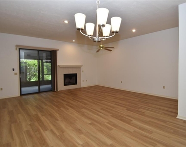 3750 Nw 53rd Road - Photo Thumbnail 2