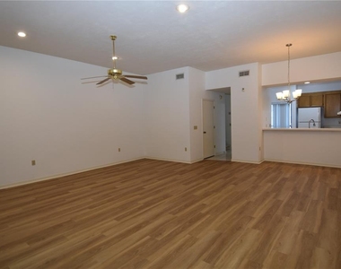 3750 Nw 53rd Road - Photo Thumbnail 4
