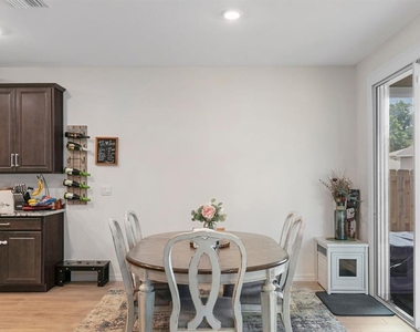 1454 Nw 136th Boulevard - Photo Thumbnail 3
