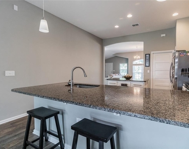 8241 Nw 54th Street - Photo Thumbnail 5