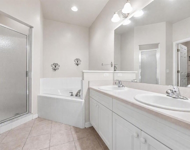 1125 Nw 120th Way - Photo Thumbnail 12