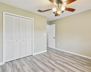 1711 Charleston Lane - Photo Thumbnail 12