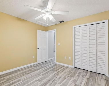 1711 Charleston Lane - Photo Thumbnail 14