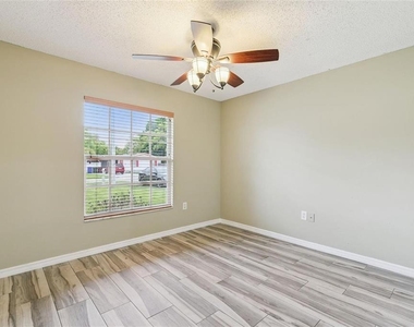 1711 Charleston Lane - Photo Thumbnail 13