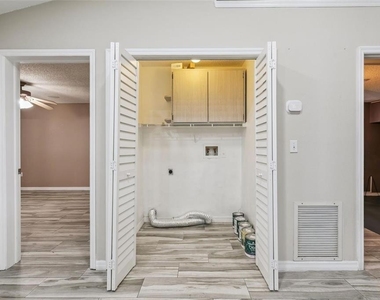 1711 Charleston Lane - Photo Thumbnail 21