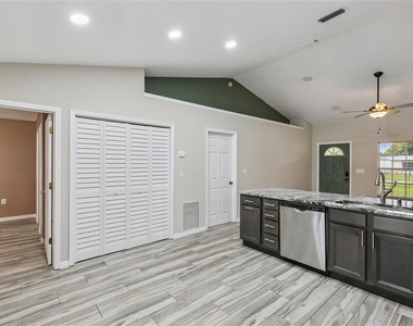 1711 Charleston Lane - Photo Thumbnail 6