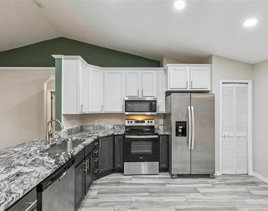 1711 Charleston Lane - Photo Thumbnail 8