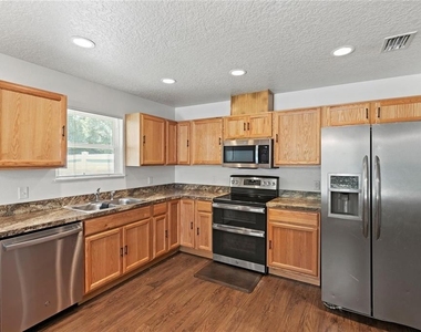 206 E Catawba - Photo Thumbnail 11