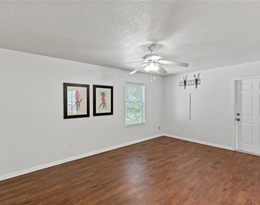 206 E Catawba - Photo Thumbnail 13