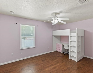 206 E Catawba - Photo Thumbnail 2