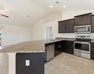 191 W Pine Valley Lane - Photo Thumbnail 3