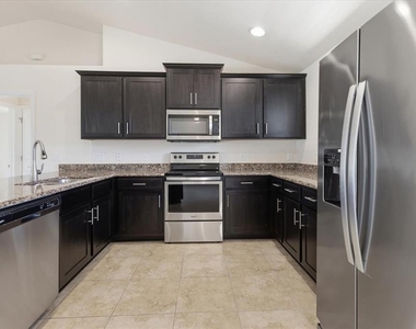 191 W Pine Valley Lane - Photo Thumbnail 2