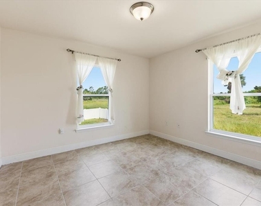 191 W Pine Valley Lane - Photo Thumbnail 17