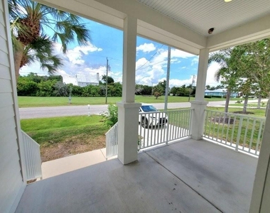431 W Mckenzie Street - Photo Thumbnail 2