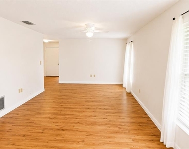 1624 Whitehead Drive - Photo Thumbnail 7