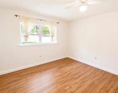 1624 Whitehead Drive - Photo Thumbnail 11